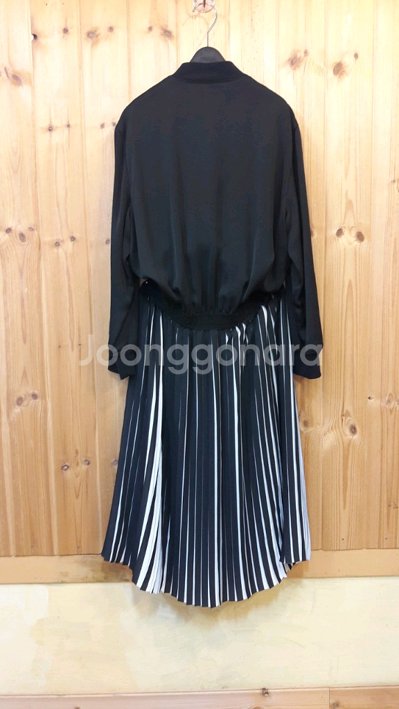 *칼라거펠트 생기욤 시그니처 원피스 *택--5