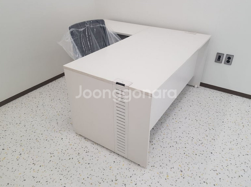 (신품급) 퍼시스수퍼테크1600책상 판매합니다.--1