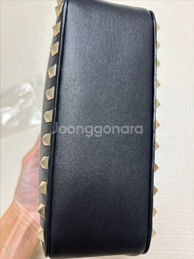 발렌티노 락스터드 크로스백(우체국택포--6