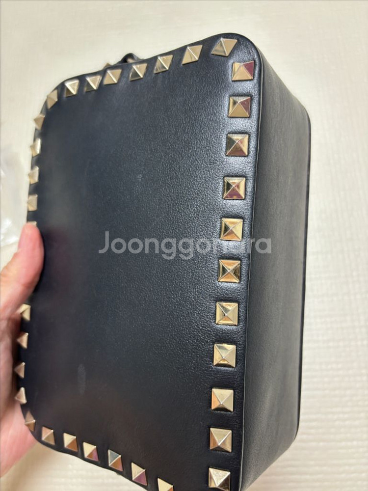 발렌티노 락스터드 크로스백(우체국택포--7