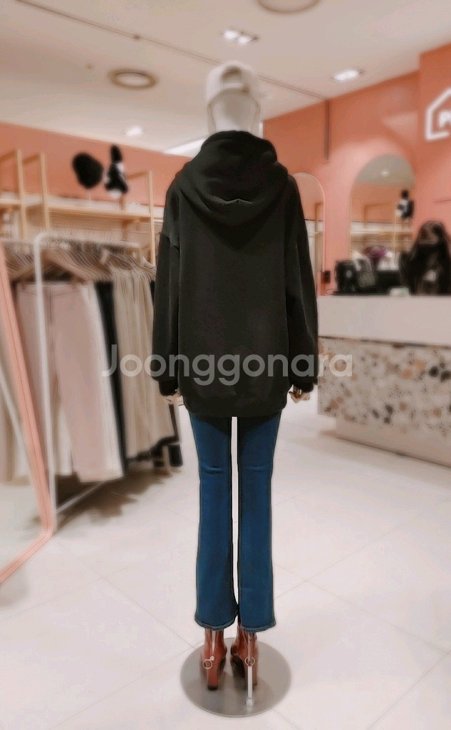 (플라스틱아일랜드) 레터링후드기모티셔츠--4