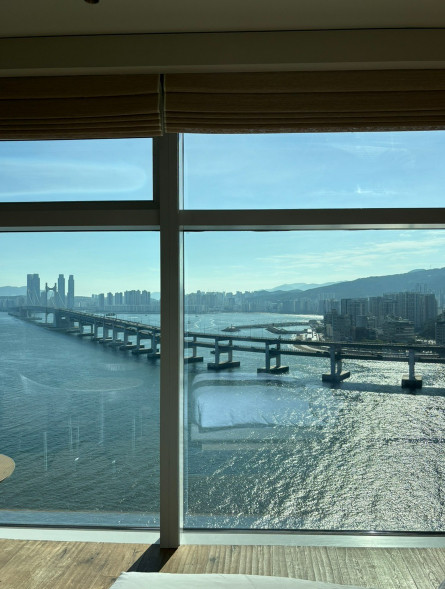 파크하얏트 부산 오션뷰 킹룸 방에서 불꽃축제 직관가능( 이미지