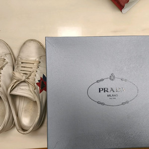 여자 프라다 스니커즈 36.5 판매