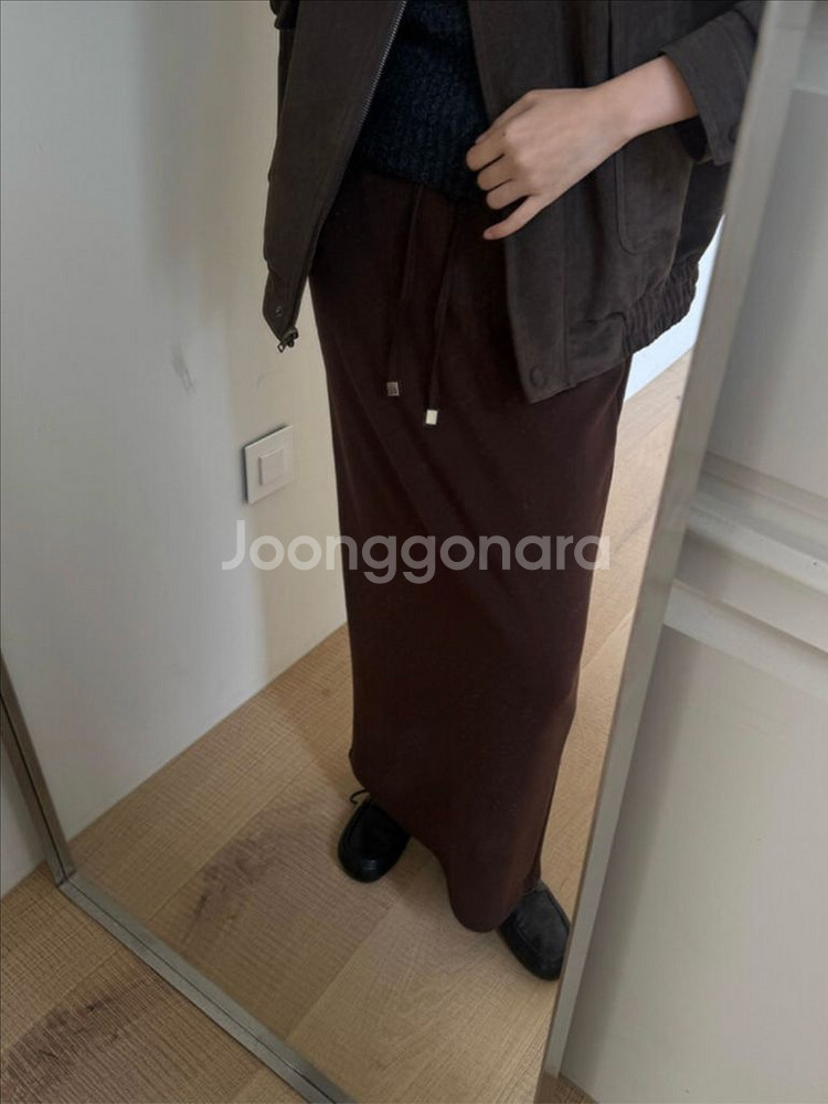 킨다베이지 코비 스트링 저지 맥시 스커트 브라운 숏m--4