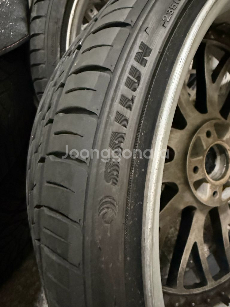 사일론 235 30 /245 30 20인치타이어팝니다--0