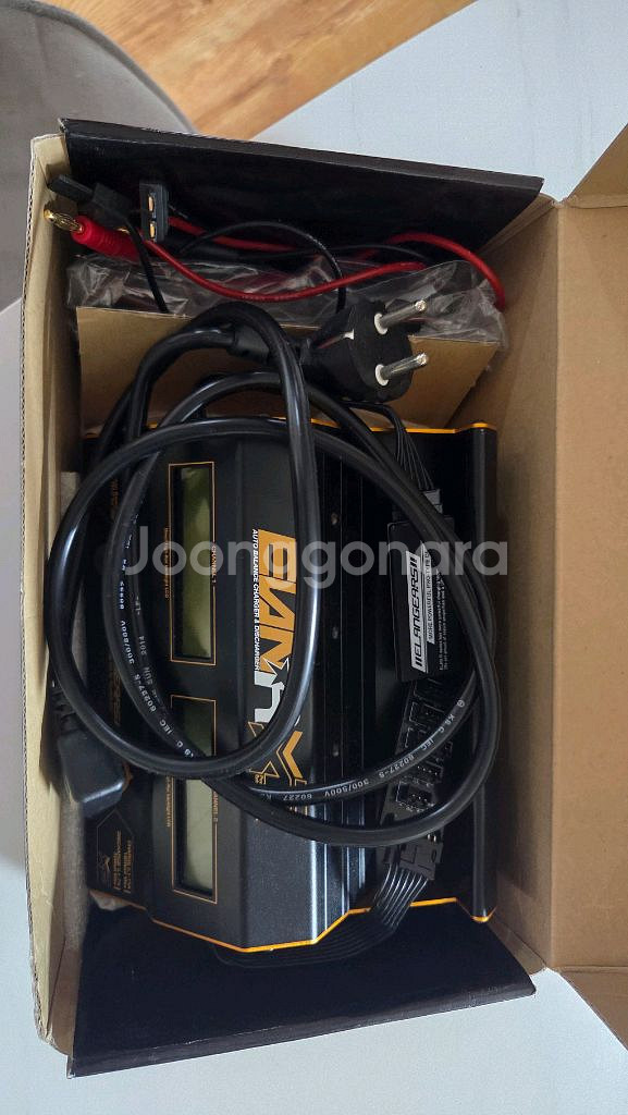 트랙사스 서밋1/8 RC카 충전기포함--2