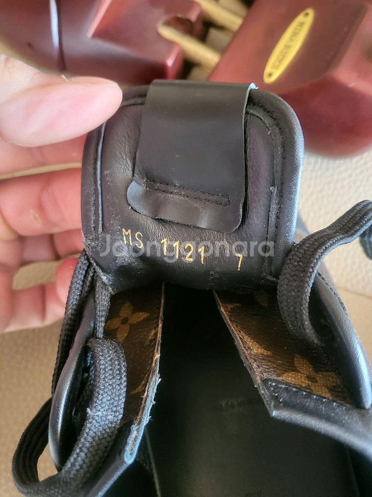 (A+급)루이비통 슬라럼 스니커즈 7사이즈--6