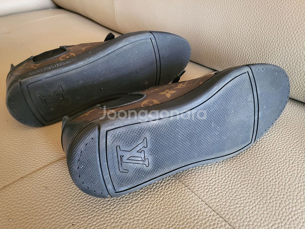 (A+급)루이비통 슬라럼 스니커즈 7사이즈--8
