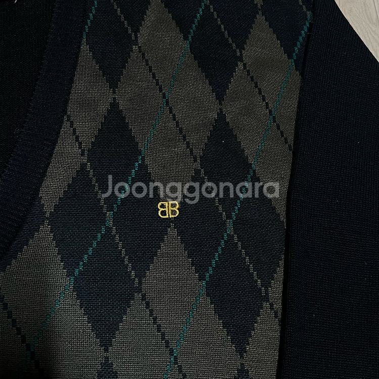 발렌시아가 파리 아가일 패턴 브이넥 니트 2XL/110--3
