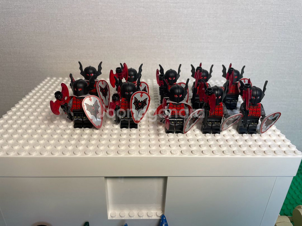 레고 미니피규어 시즌25 뱀파이어 기사 팝니다--0