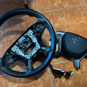 신형 코란도스포츠 핸들 판매합니다