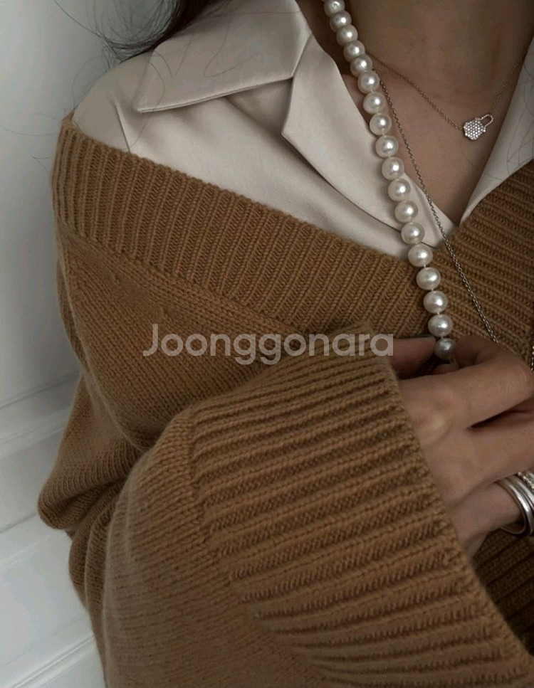 코스모폴리탄줄라이 예지스 PARIS V NECK 니트--4
