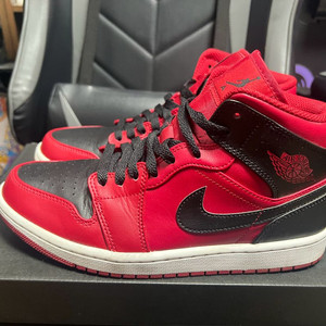 나이키 에어조던1 미드 브레드 리버스 260