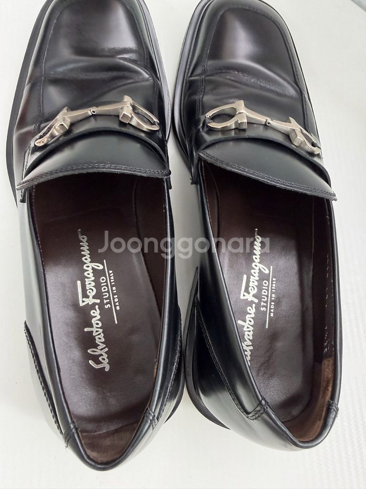정품) 페라가모 간치니 남성 로퍼 7.5--6