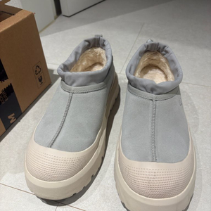 어그 타스만 하이브리드 270팔아요