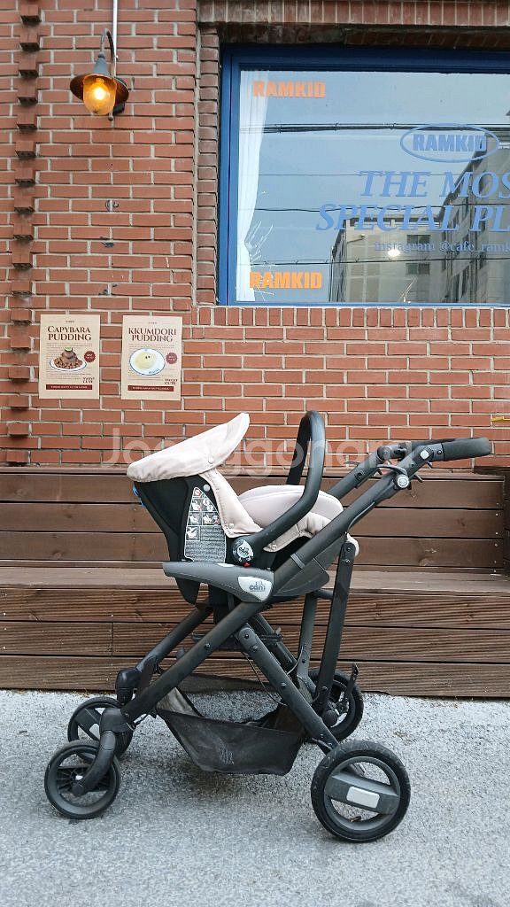 최고급 명품 럭셔리 디럭스 유모차 깜. 고가의 이태리제--4