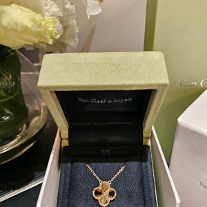 반클리프아펠 옐로우골드 기요세 목걸이 이미지