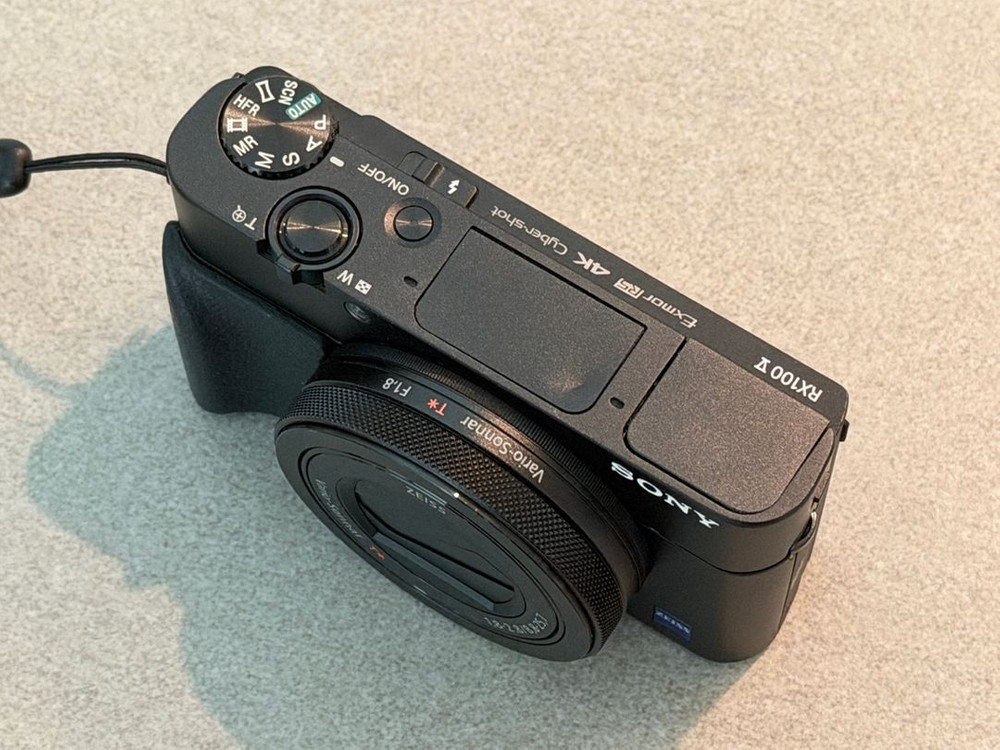 소니RX100V+슈팅그립+배터리2+가죽케이스 판매합니다--3