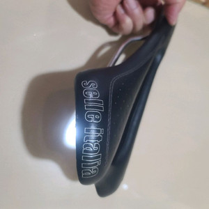 셀레이탈리아 자전거안장