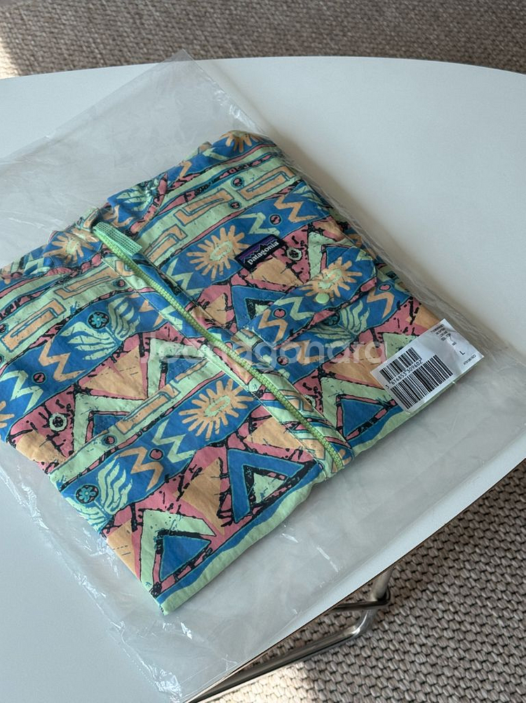 파타고니아 보이즈(키즈) L사이즈 바람막이 판매합니다.--0