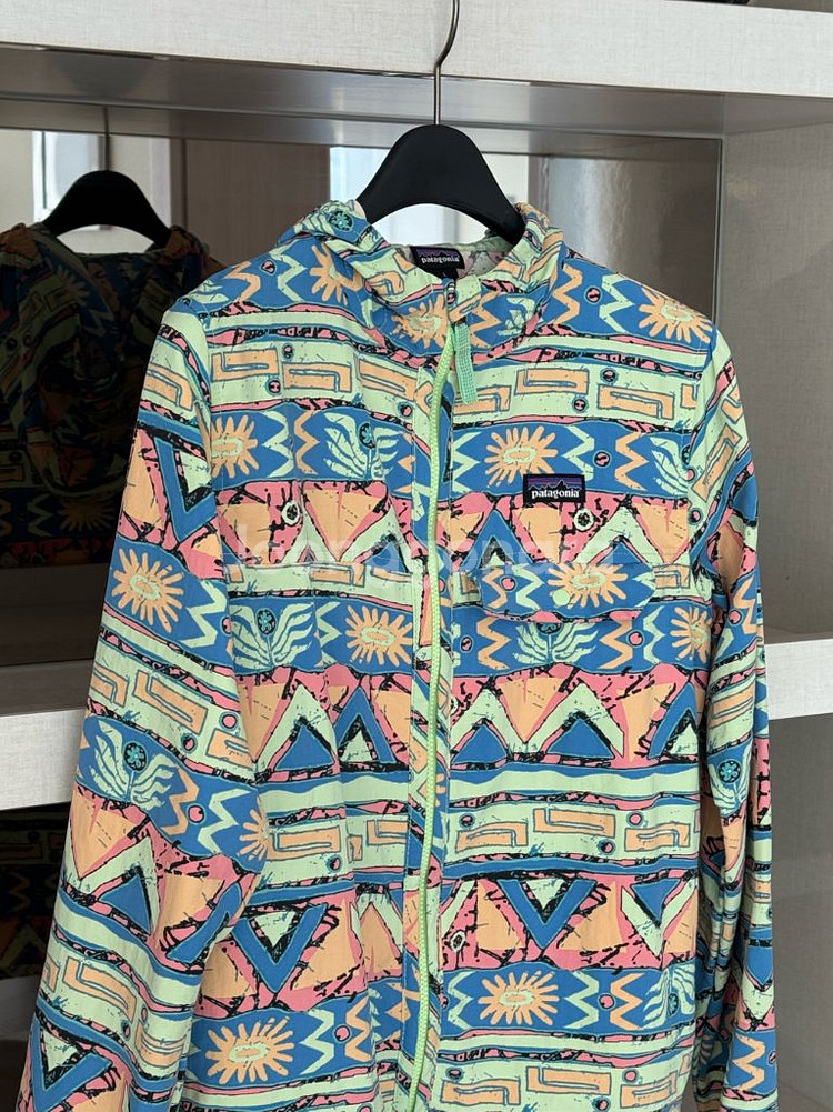 파타고니아 보이즈(키즈) L사이즈 바람막이 판매합니다.--2