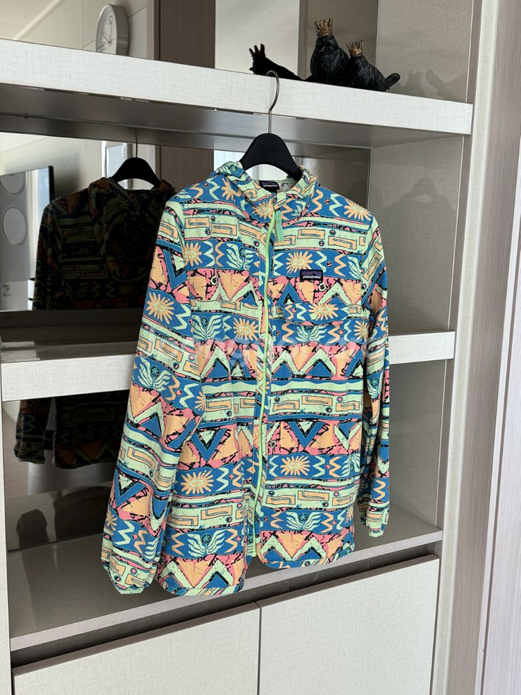 파타고니아 보이즈(키즈) L사이즈 바람막이 판매합니다.--1