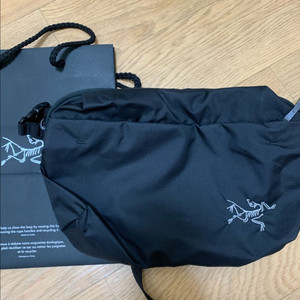 아크테릭스 헬리아드6 바디크로스백 블랙