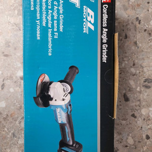 마끼다 속도조절 그라인더 dga413z