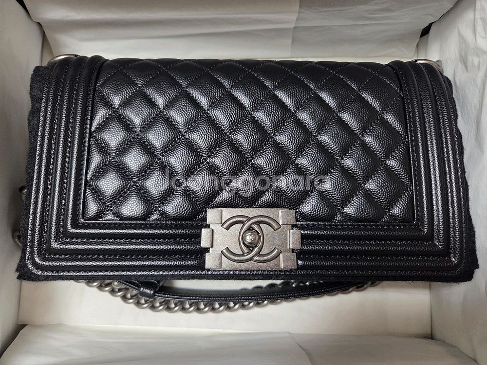 무결점 샤넬보이백미듐 28번대--1