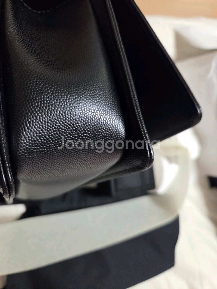 무결점 샤넬보이백미듐 28번대--4