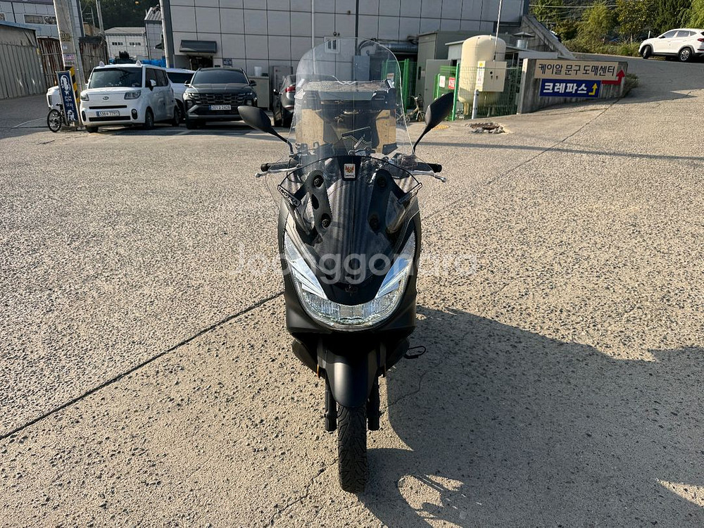 혼다 pcx125 16년 풀옵션 짧은키로수 팝니다--1
