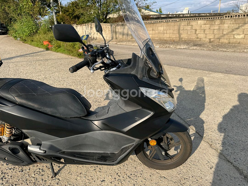 혼다 pcx125 16년 풀옵션 짧은키로수 팝니다--5