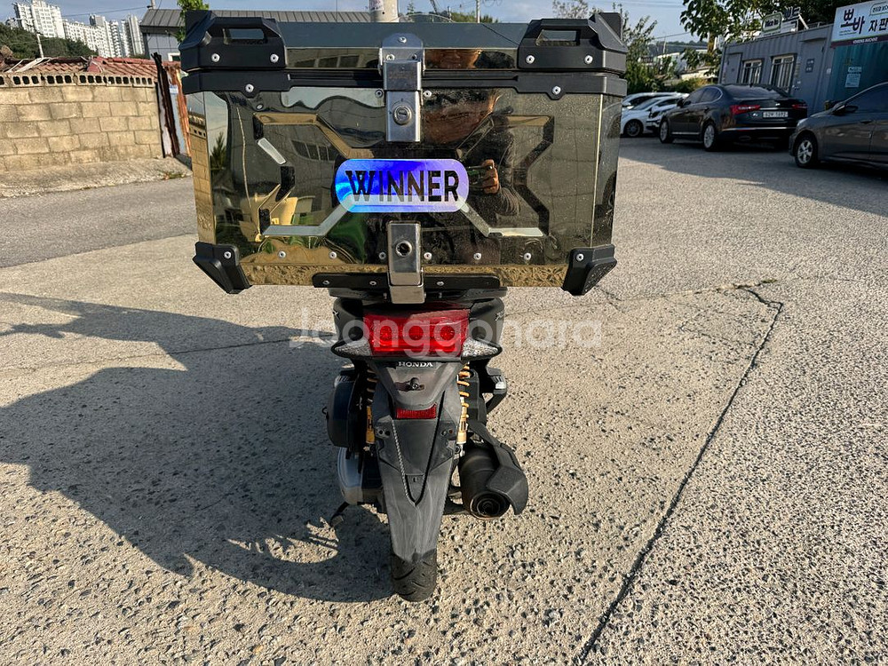 혼다 pcx125 16년 풀옵션 짧은키로수 팝니다--4