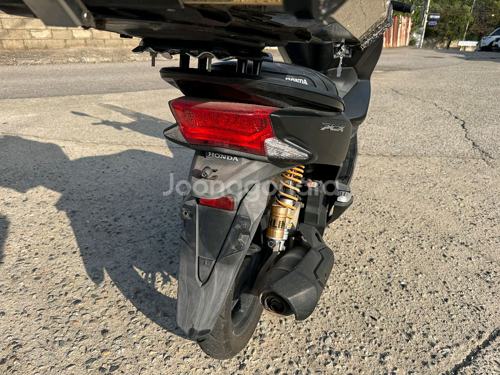 혼다 pcx125 16년 풀옵션 짧은키로수 팝니다--9