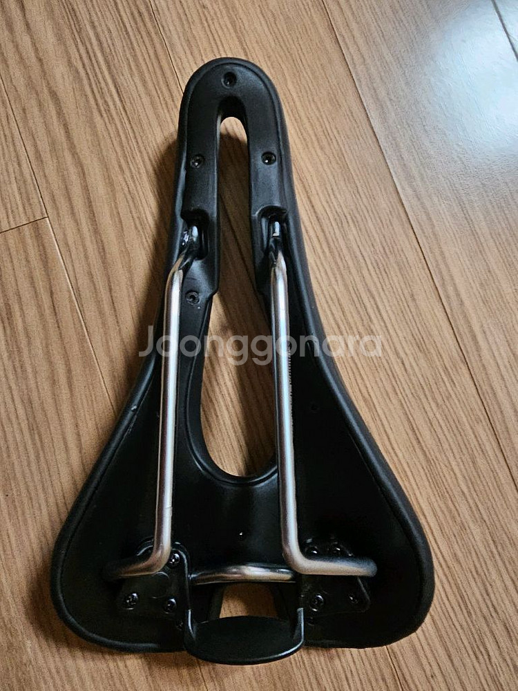 HK스포츠 무통증 자전거 안장 새상품--1