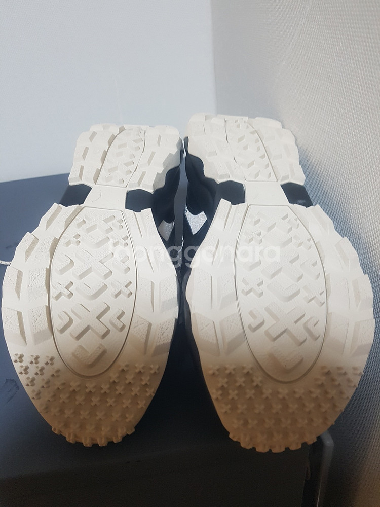 푸마 (PUMA) 엠보 런닝화 265MM--2