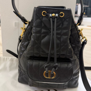 디올 Caro 스몰 버킷백 스몰 블랙