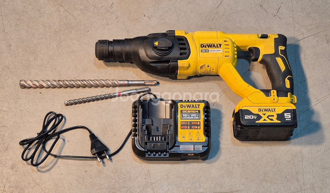 디월트 충전 함마드릴 (DEWALT/ DCH133)중고--0