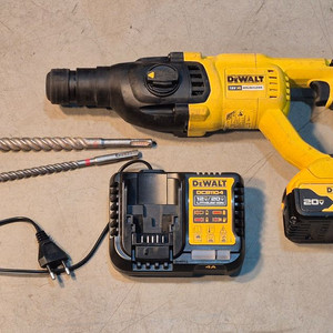 디월트 충전 함마드릴 (DEWALT/ DCH133)중고