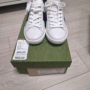 구찌 스니커즈 화이트 35 새상품