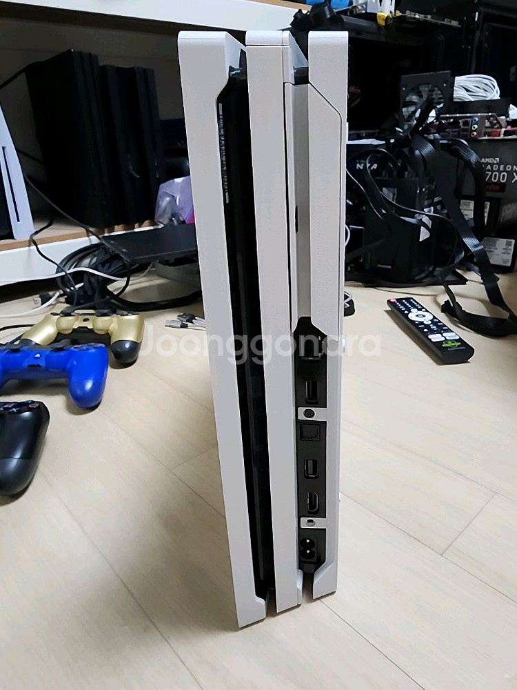 플스4 프로 7218B 를 판매합니다--3