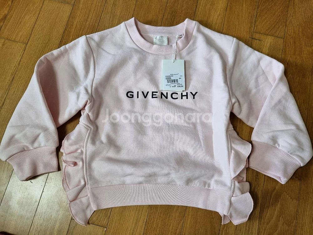 명품 지방시 키즈 맨투맨 8y 여아 새상품 판매합니다--0