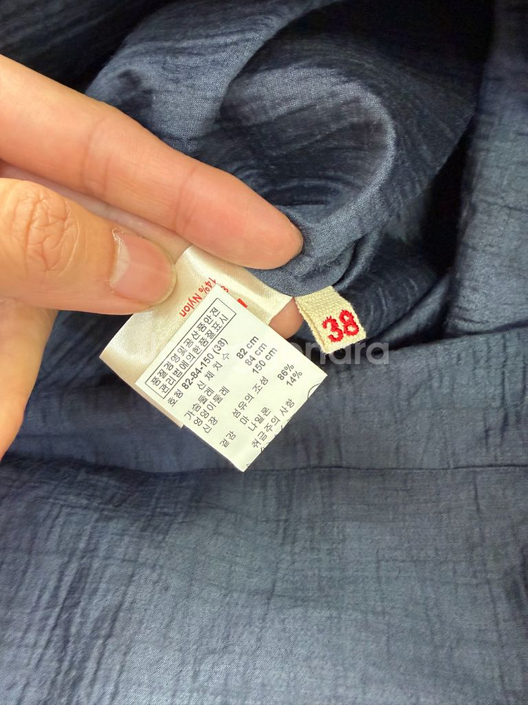 매장판정품) 마르니 네이비 텍스처 민소매 블라우스 38--5