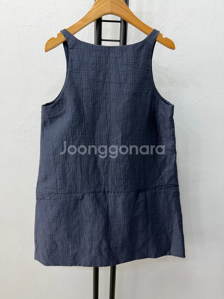 매장판정품) 마르니 네이비 텍스처 민소매 블라우스 38--3