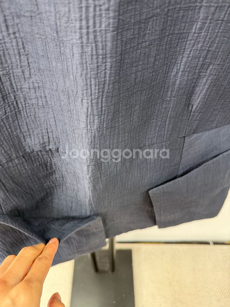 매장판정품) 마르니 네이비 텍스처 민소매 블라우스 38--2