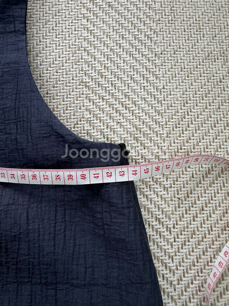 매장판정품) 마르니 네이비 텍스처 민소매 블라우스 38--6