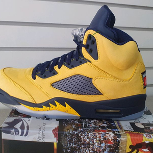 조던5 레트로 미시간 275 새상품