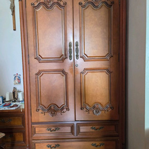 유럽풍디테일의 엔틱원목장농