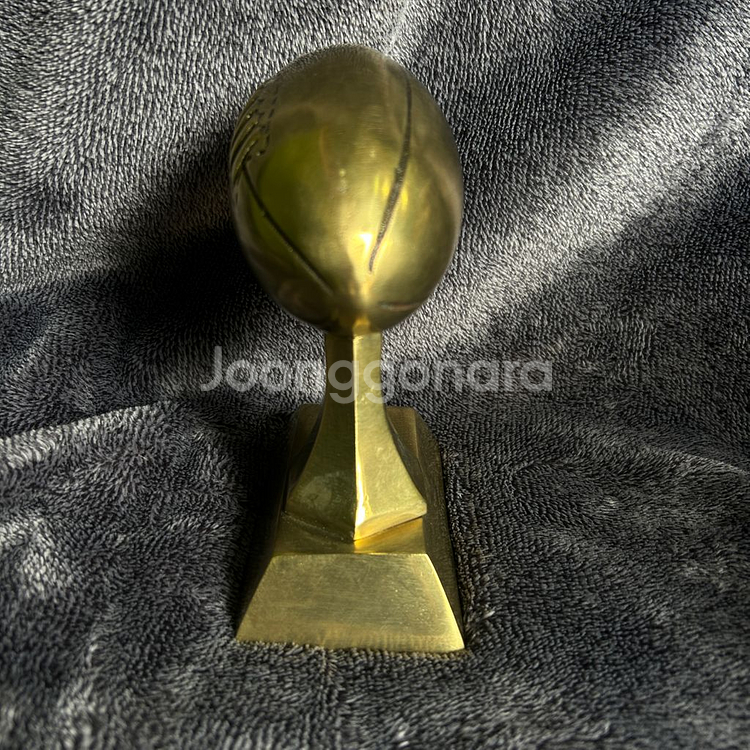 황동 신주 럭비 럭비공 풋볼 미식축구 장식품 팝니다--4