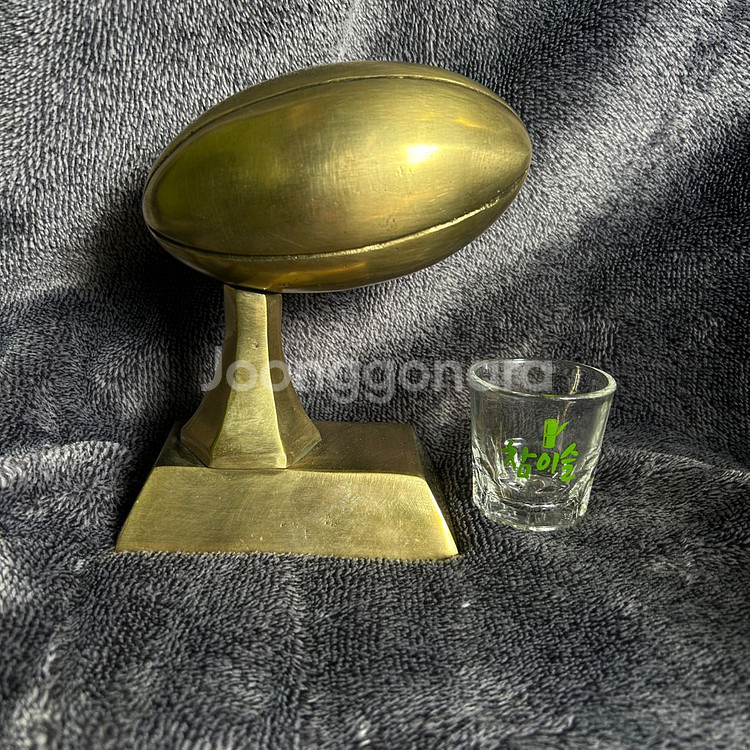 황동 신주 럭비 럭비공 풋볼 미식축구 장식품 팝니다--2